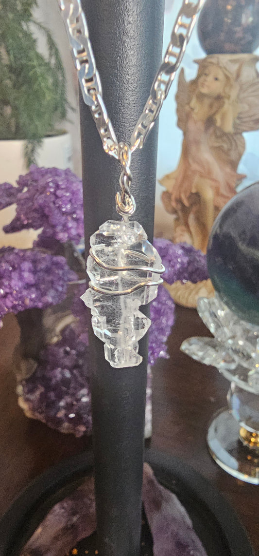 Faden Quartz Pendant